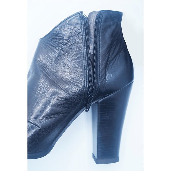 BCBGMaxAzria black leather ankle boots - Picture 6 of 7